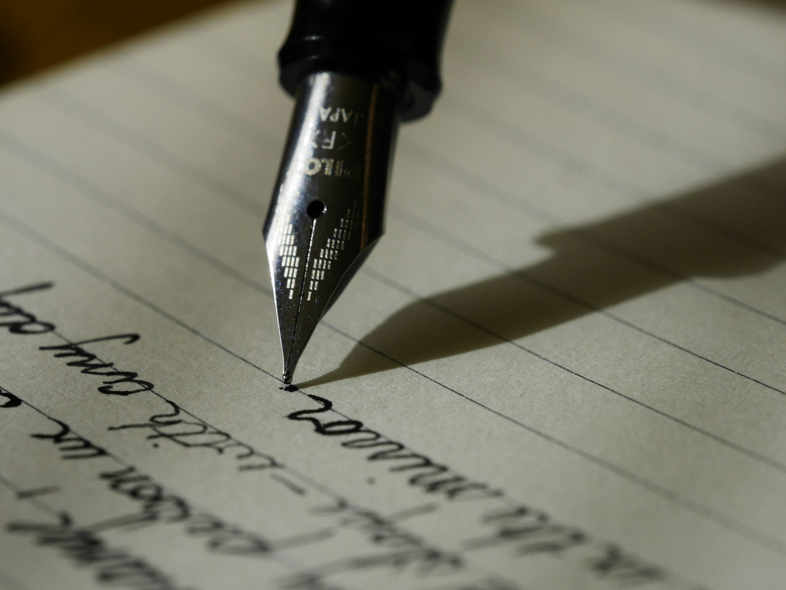 Raccontare senza parlare: La sfida e il fascino di scrivere come ghostwriter