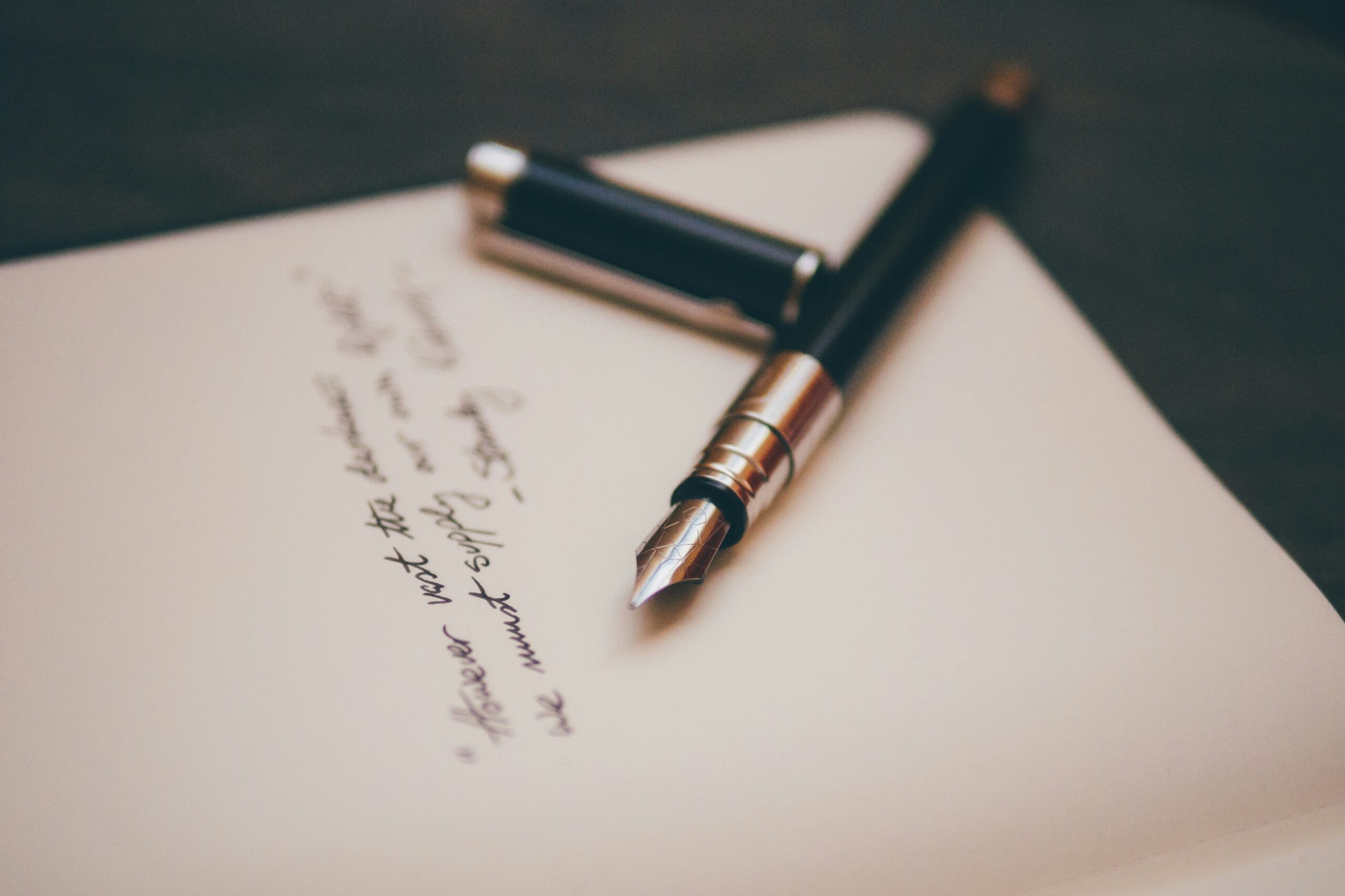 Svelare i misteri della scrittura creativa: i segreti degli autori di successo
